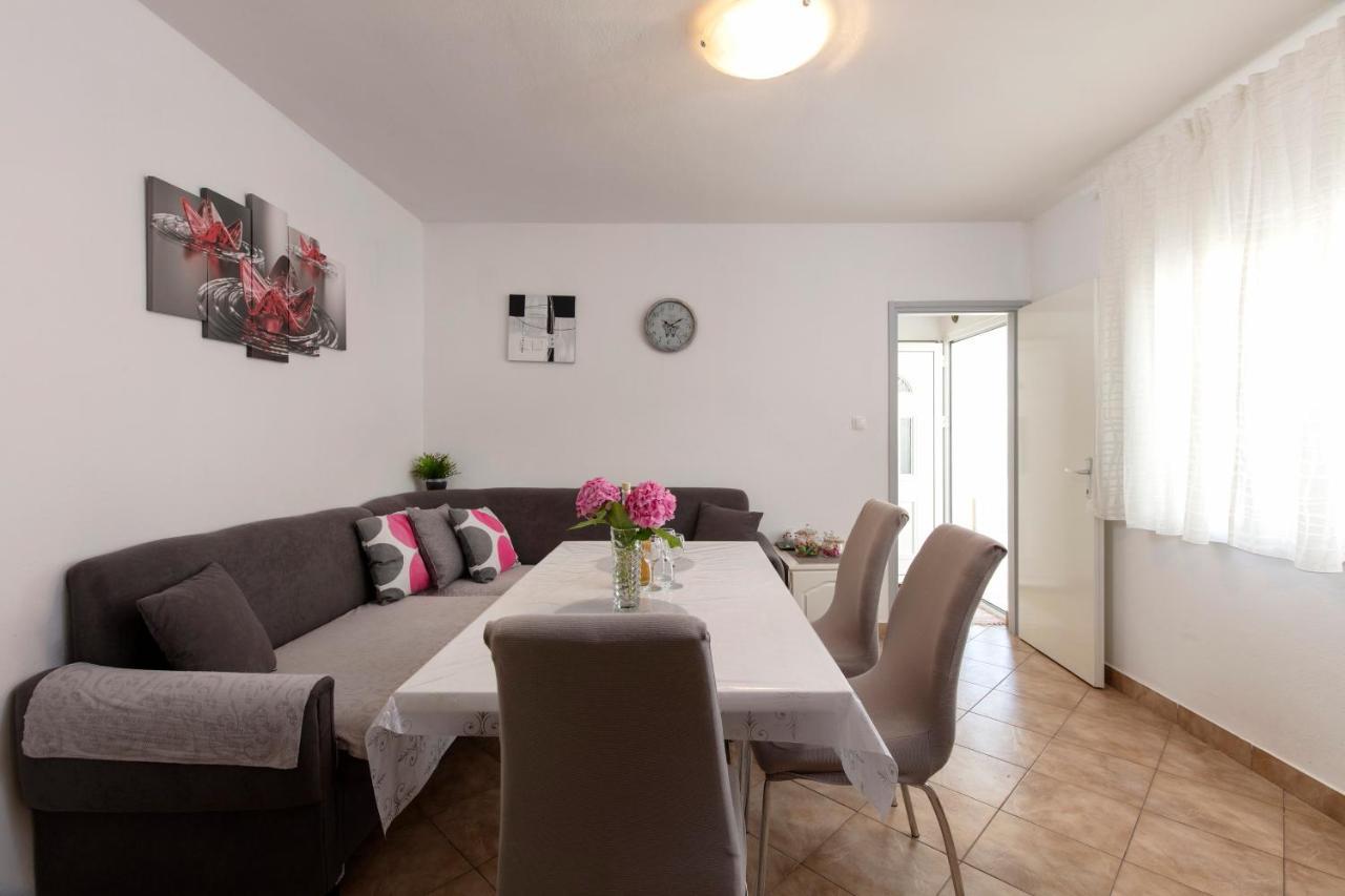 Holiday Home Dajana Pisak Luaran gambar