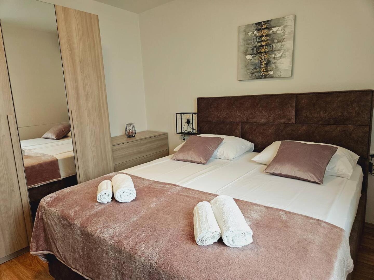 Holiday Home Dajana Pisak Luaran gambar